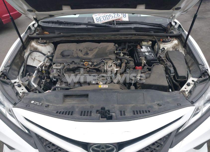 Photo 10 of 2018 Toyota Camry SE (VIN 4T1B11HK7JU111555)