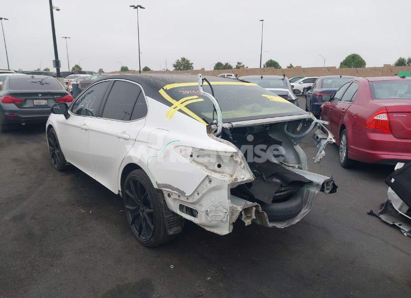 Photo 15 of 2018 Toyota Camry SE (VIN 4T1B11HK7JU111555)