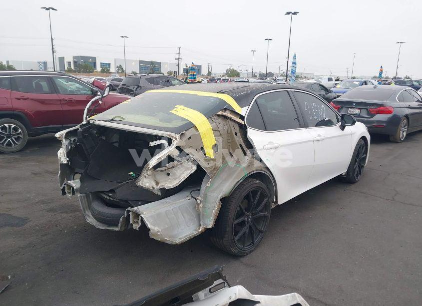 Photo 6 of 2018 Toyota Camry SE (VIN 4T1B11HK7JU111555)