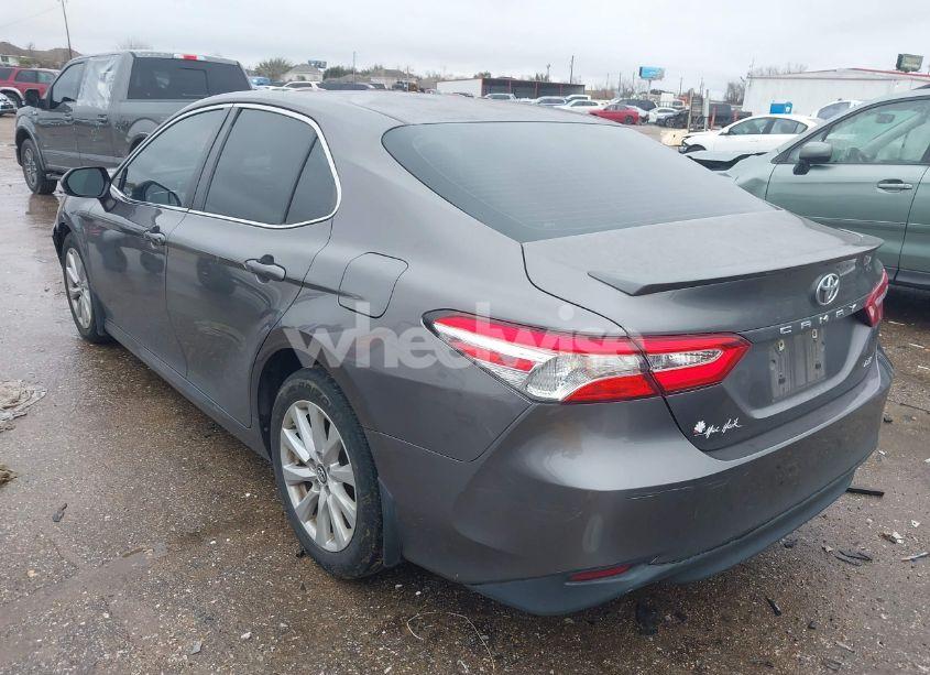 Photo 3 of 2018 Toyota Camry LE (VIN 4T1B11HK7JU147715)
