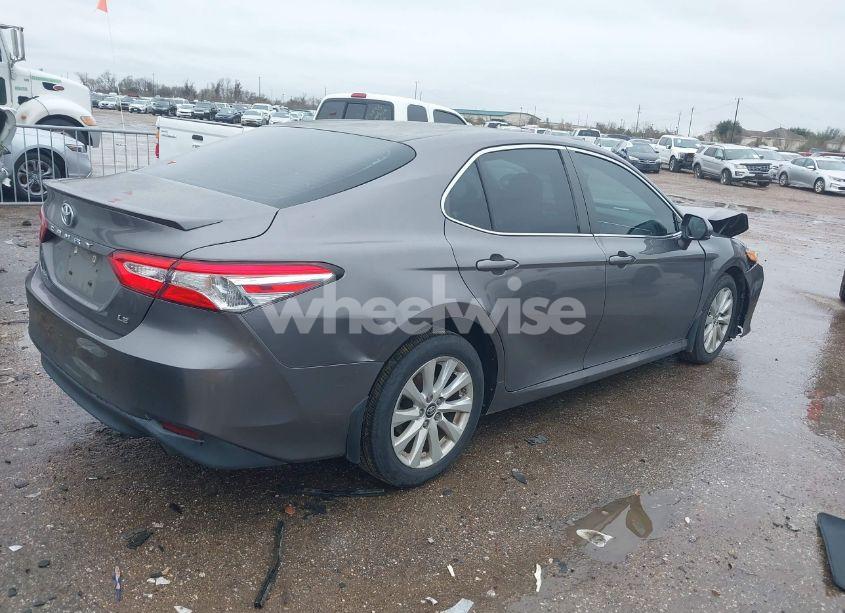 Photo 4 of 2018 Toyota Camry LE (VIN 4T1B11HK7JU147715)