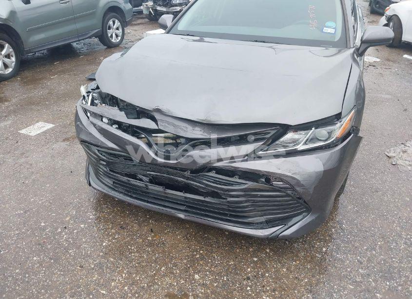 Photo 6 of 2018 Toyota Camry LE (VIN 4T1B11HK7JU147715)