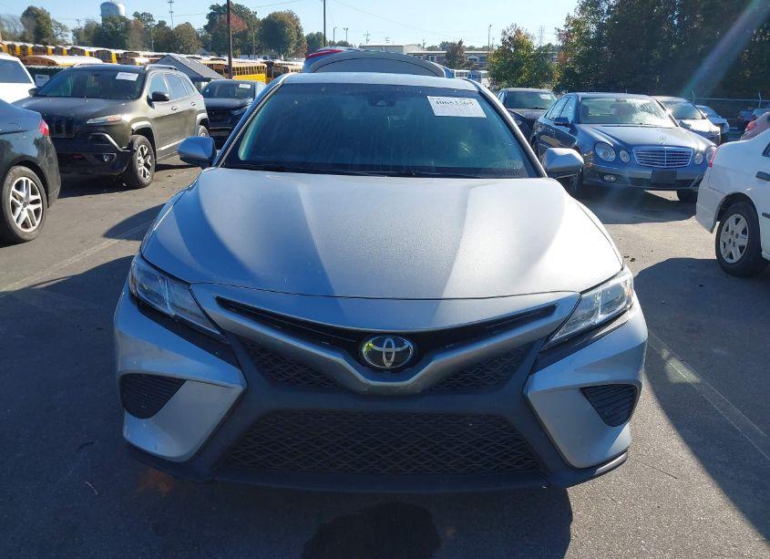 Photo 12 of 2018 Toyota Camry SE (VIN 4T1B11HK7JU154566)