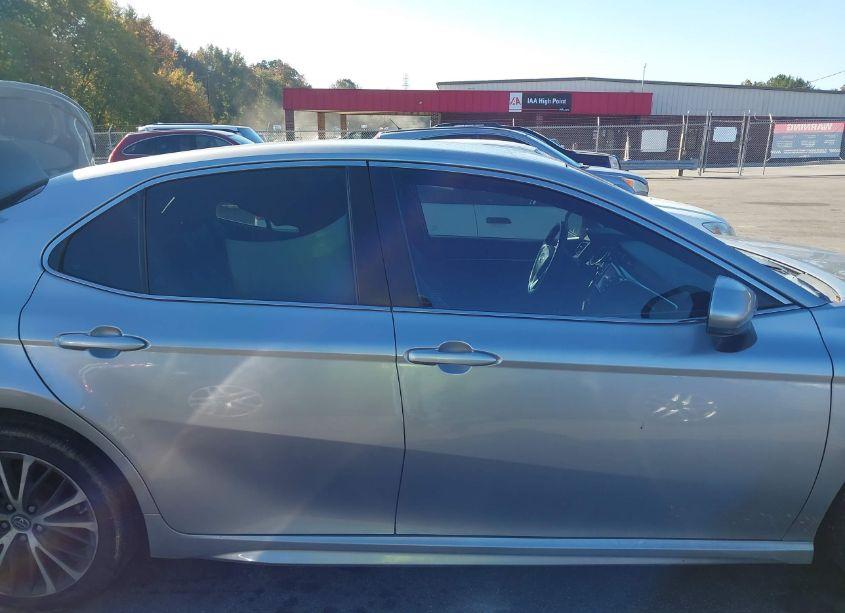 Photo 13 of 2018 Toyota Camry SE (VIN 4T1B11HK7JU154566)