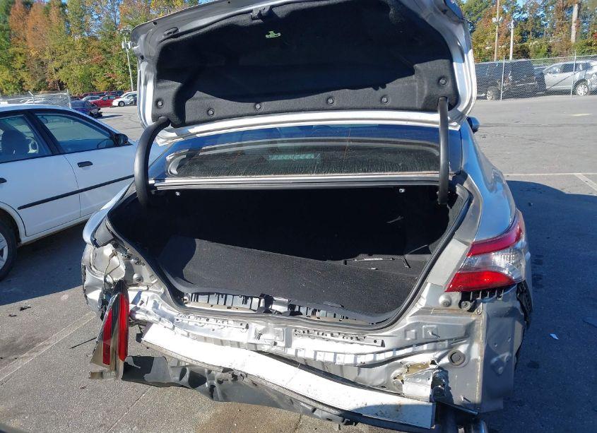 Photo 16 of 2018 Toyota Camry SE (VIN 4T1B11HK7JU154566)