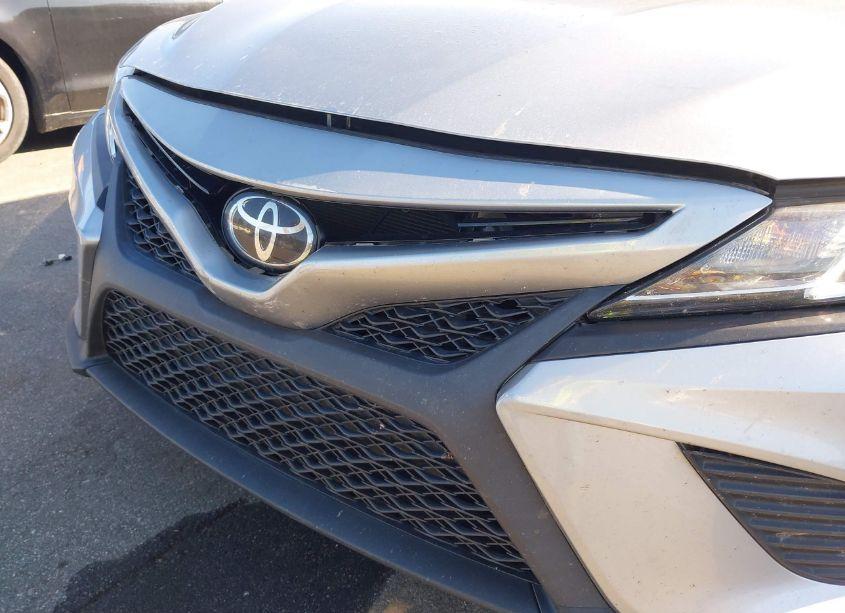 Photo 18 of 2018 Toyota Camry SE (VIN 4T1B11HK7JU154566)