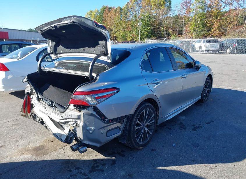 Photo 4 of 2018 Toyota Camry SE (VIN 4T1B11HK7JU154566)