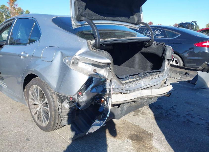 Photo 6 of 2018 Toyota Camry SE (VIN 4T1B11HK7JU154566)