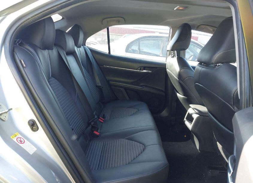 Photo 8 of 2018 Toyota Camry SE (VIN 4T1B11HK7JU154566)