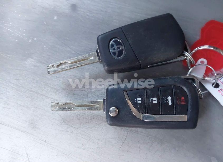 Photo 11 of 2018 Toyota Camry LE (VIN 4T1B11HK7JU514984)