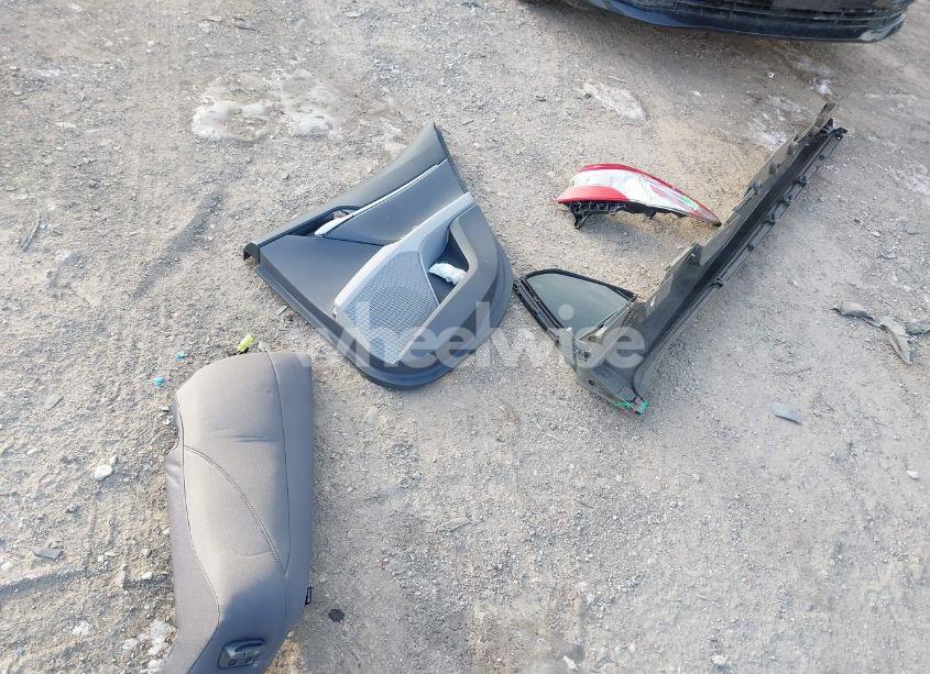 Photo 12 of 2018 Toyota Camry LE (VIN 4T1B11HK7JU514984)