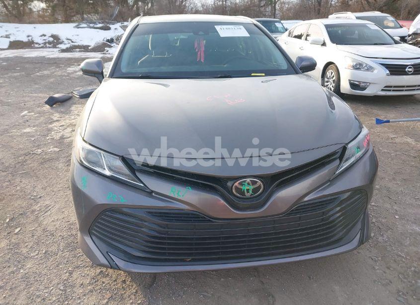 Photo 13 of 2018 Toyota Camry LE (VIN 4T1B11HK7JU514984)