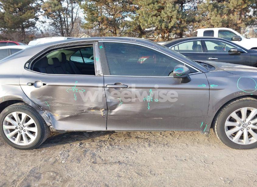 Photo 14 of 2018 Toyota Camry LE (VIN 4T1B11HK7JU514984)