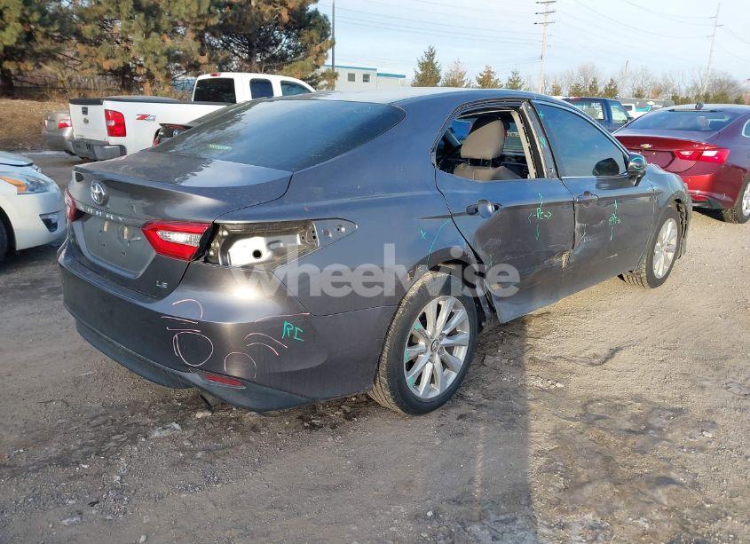 Photo 4 of 2018 Toyota Camry LE (VIN 4T1B11HK7JU514984)