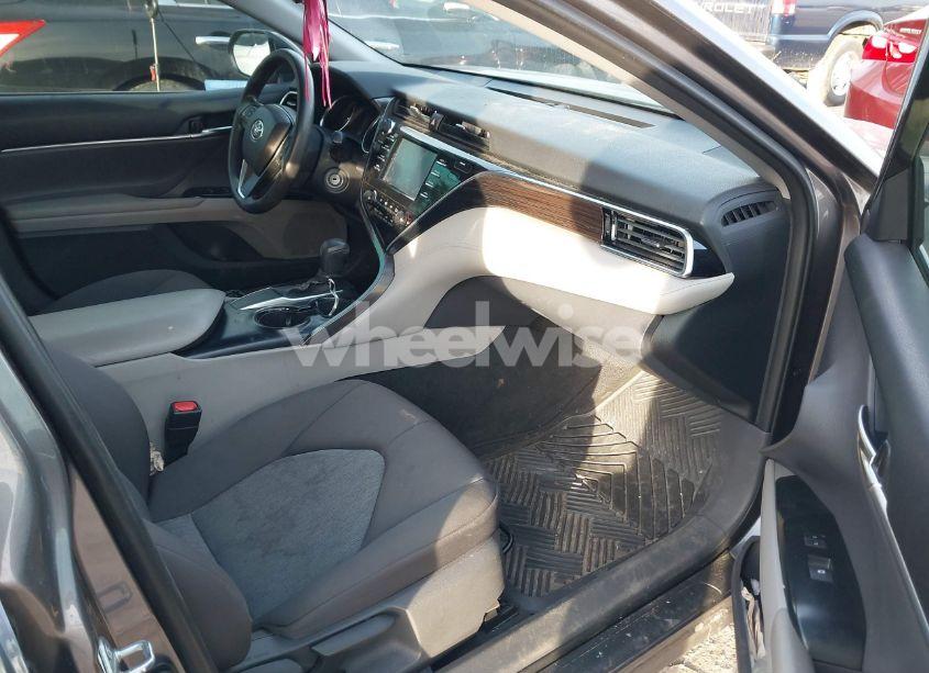 Photo 5 of 2018 Toyota Camry LE (VIN 4T1B11HK7JU514984)