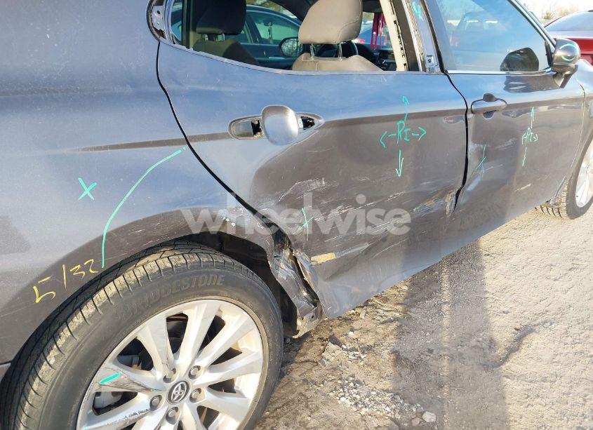 Photo 6 of 2018 Toyota Camry LE (VIN 4T1B11HK7JU514984)