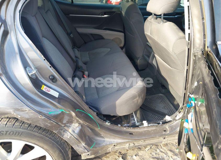 Photo 8 of 2018 Toyota Camry LE (VIN 4T1B11HK7JU514984)