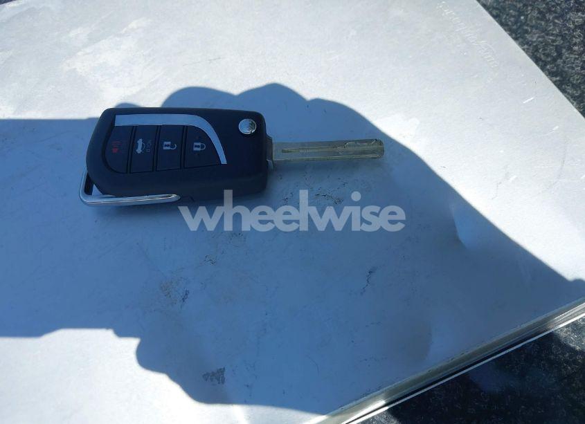 Photo 11 of 2018 Toyota Camry SE (VIN 4T1B11HK7JU517383)