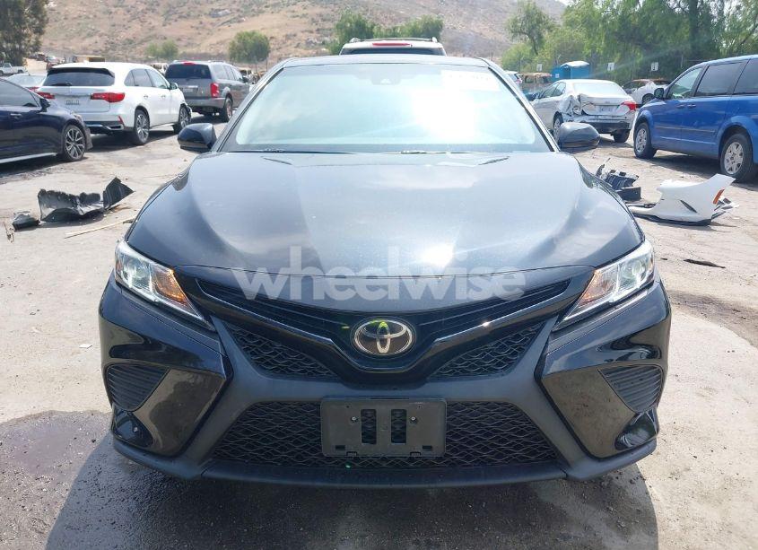 Photo 12 of 2018 Toyota Camry SE (VIN 4T1B11HK7JU517383)