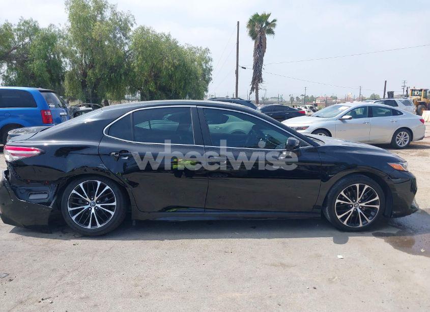 Photo 13 of 2018 Toyota Camry SE (VIN 4T1B11HK7JU517383)