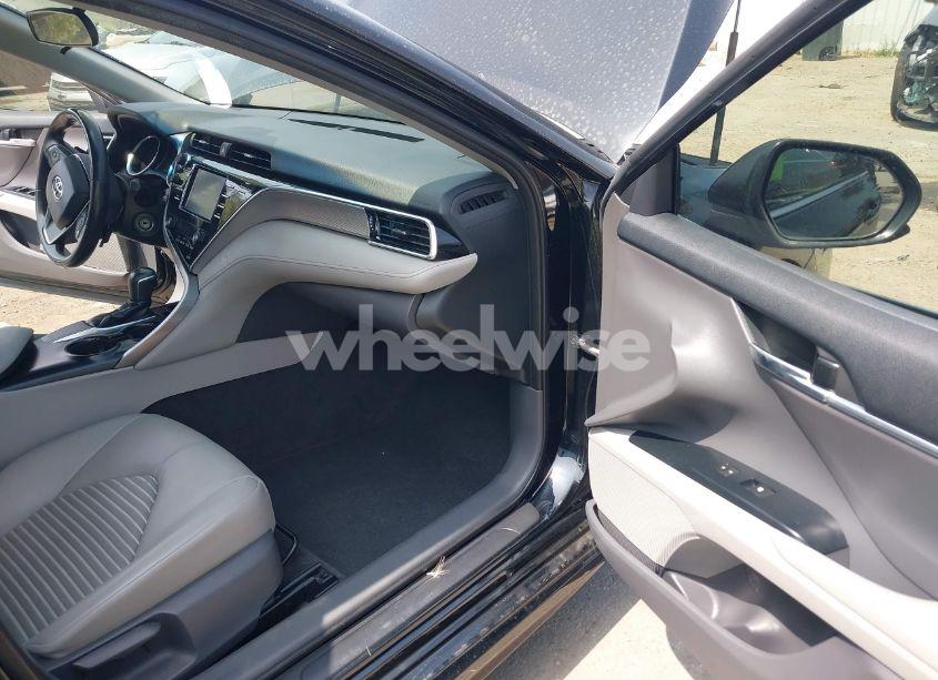 Photo 5 of 2018 Toyota Camry SE (VIN 4T1B11HK7JU517383)