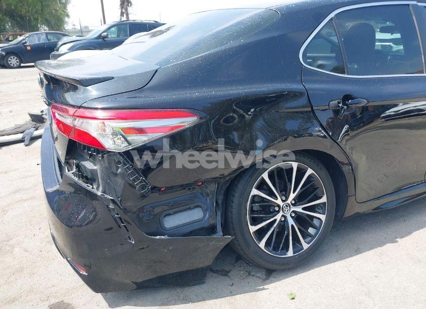 Photo 6 of 2018 Toyota Camry SE (VIN 4T1B11HK7JU517383)