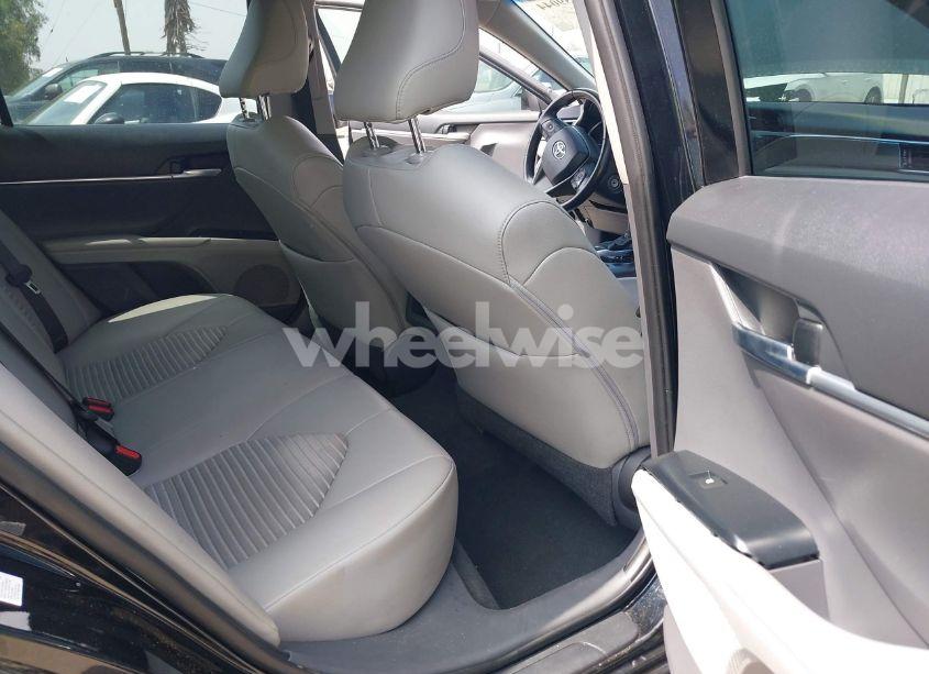 Photo 8 of 2018 Toyota Camry SE (VIN 4T1B11HK7JU517383)