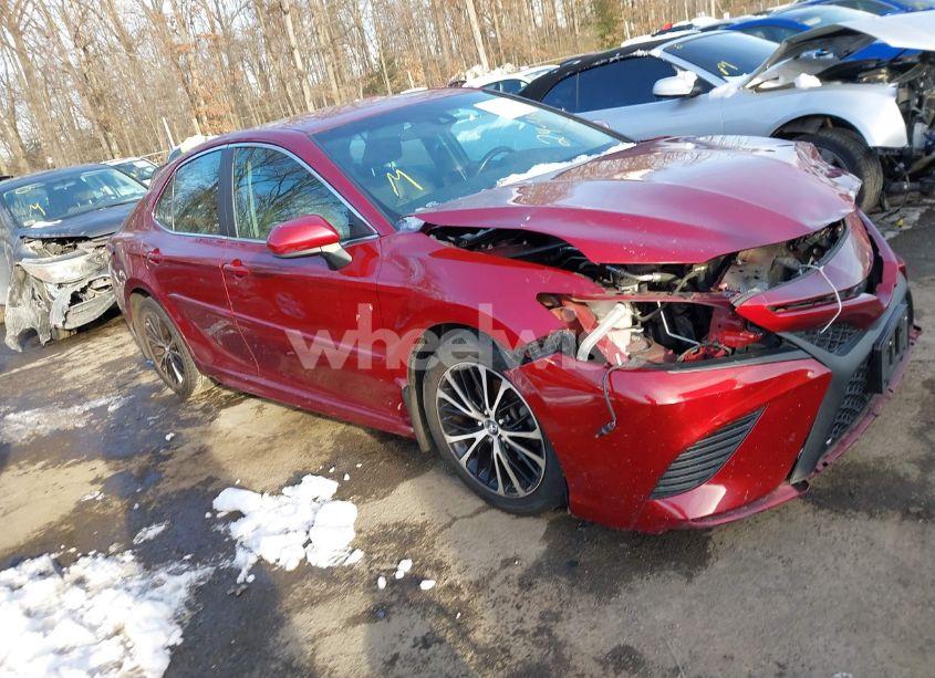 2018 Toyota Camry SE (VIN 4T1B11HK7JU530425) main photo