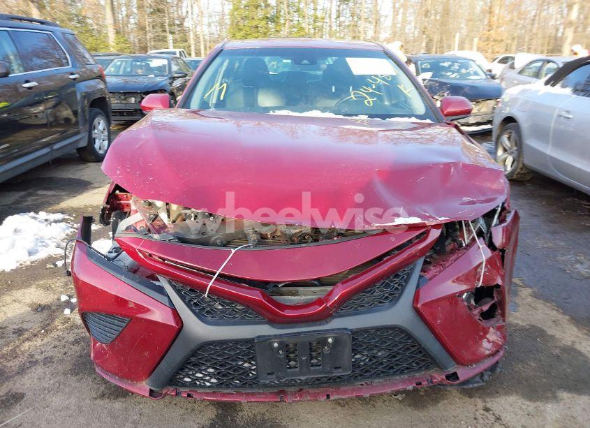 Photo 12 of 2018 Toyota Camry SE (VIN 4T1B11HK7JU530425)