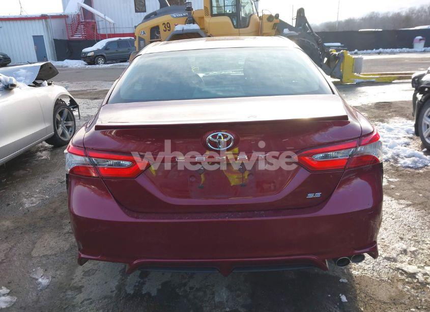 Photo 16 of 2018 Toyota Camry SE (VIN 4T1B11HK7JU530425)
