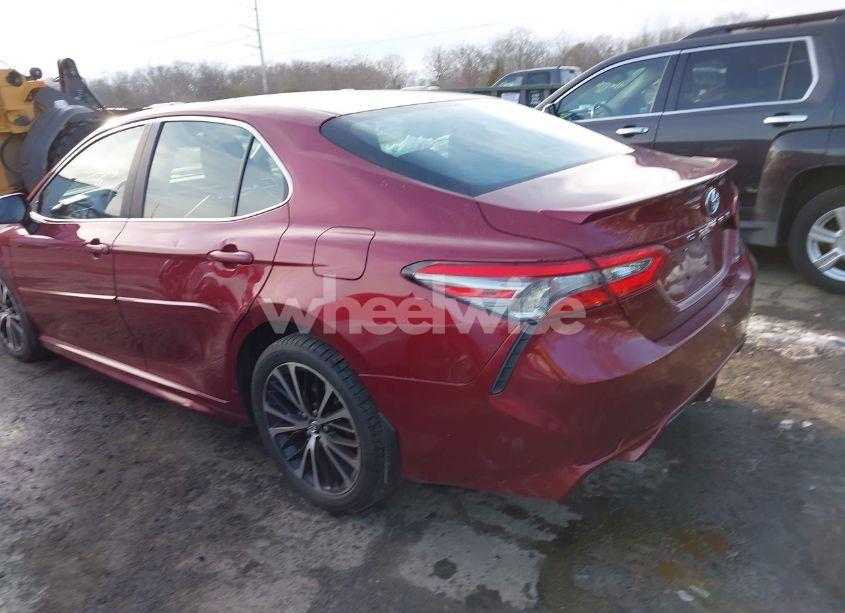 Photo 3 of 2018 Toyota Camry SE (VIN 4T1B11HK7JU530425)