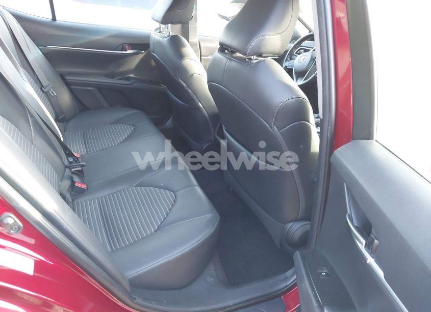 Photo 8 of 2018 Toyota Camry SE (VIN 4T1B11HK7JU530425)