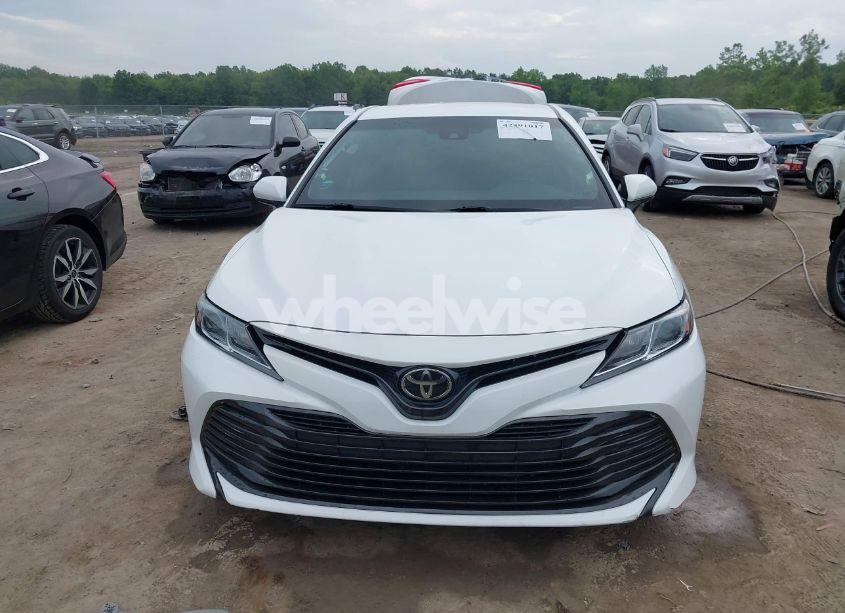 Photo 13 of 2018 Toyota Camry L (VIN 4T1B11HK7JU533177)