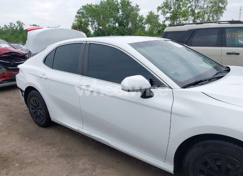 Photo 14 of 2018 Toyota Camry L (VIN 4T1B11HK7JU533177)