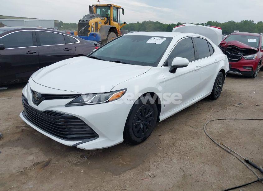 Photo 2 of 2018 Toyota Camry L (VIN 4T1B11HK7JU533177)