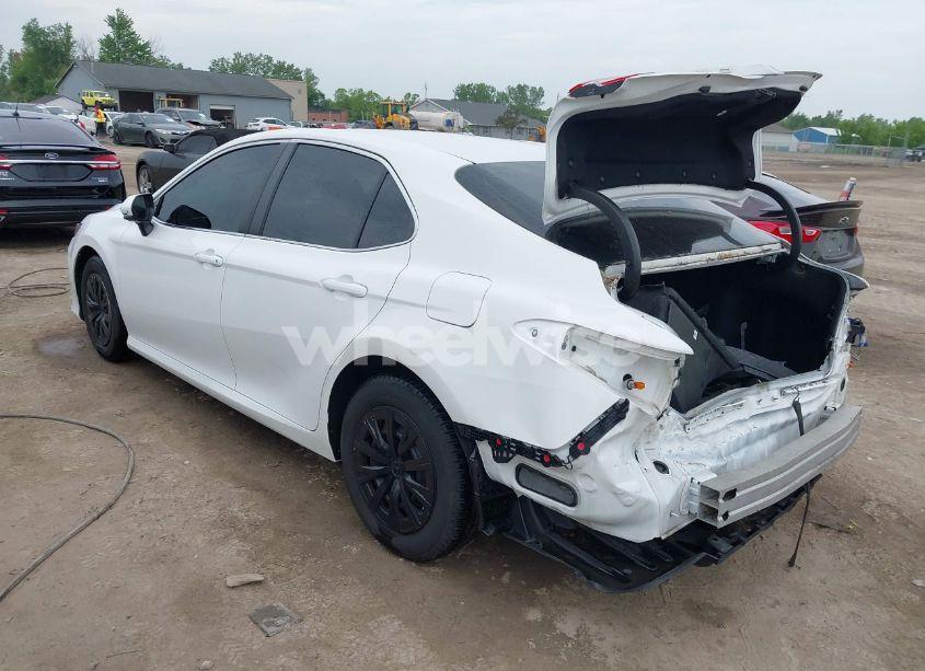 Photo 3 of 2018 Toyota Camry L (VIN 4T1B11HK7JU533177)