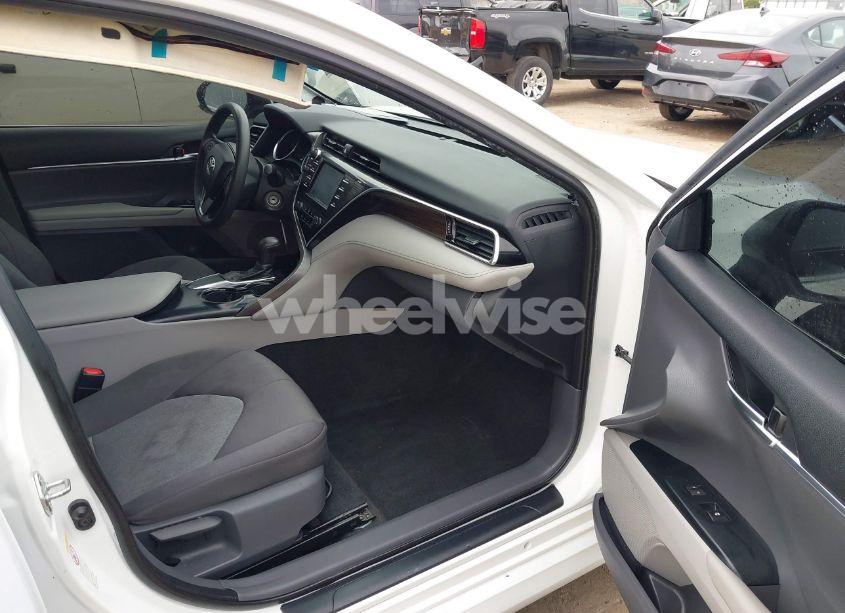 Photo 5 of 2018 Toyota Camry L (VIN 4T1B11HK7JU533177)