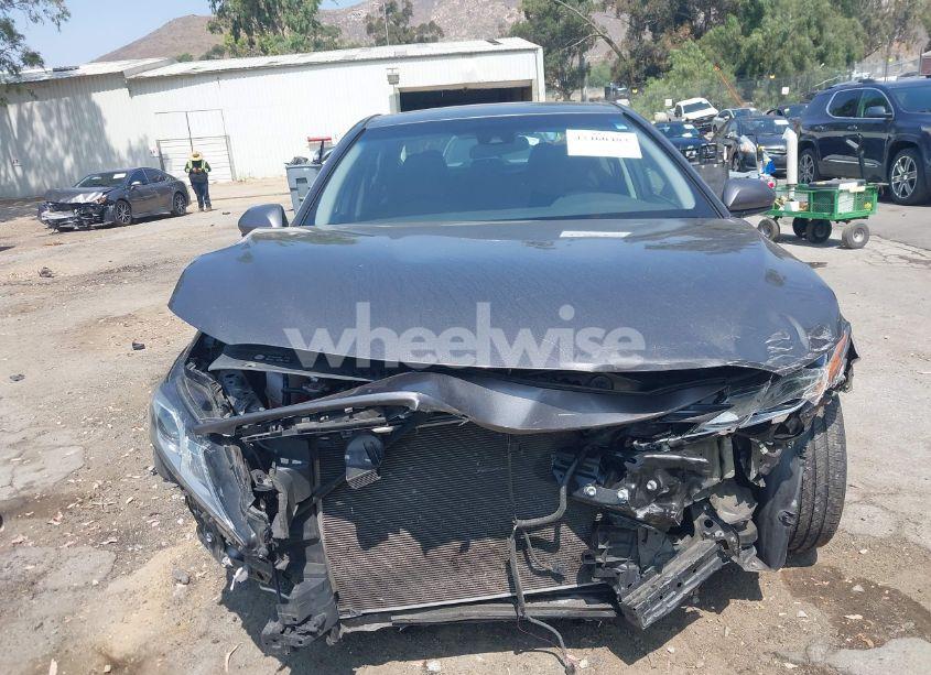 Photo 12 of 2018 Toyota Camry LE (VIN 4T1B11HK7JU535902)
