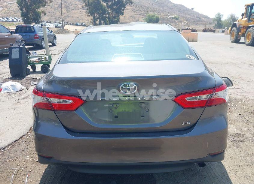 Photo 16 of 2018 Toyota Camry LE (VIN 4T1B11HK7JU535902)