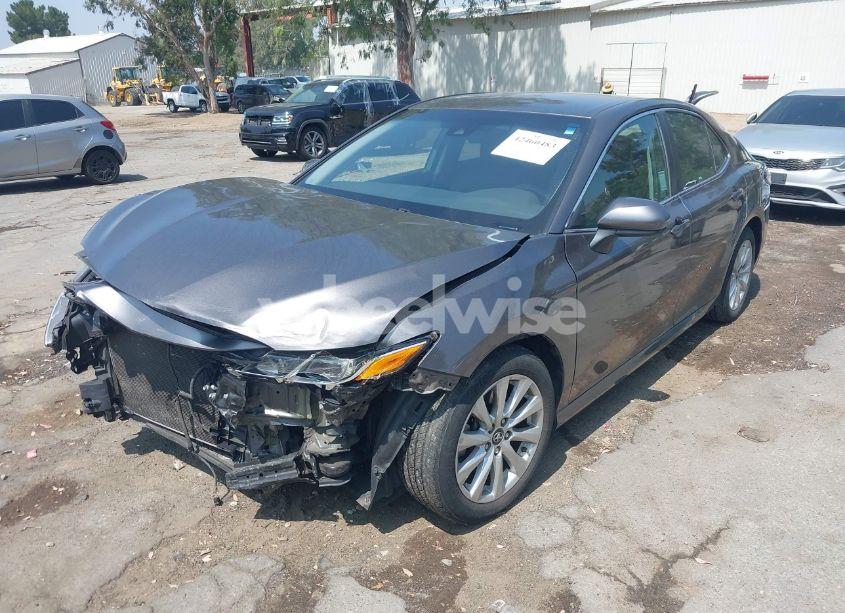 Photo 2 of 2018 Toyota Camry LE (VIN 4T1B11HK7JU535902)