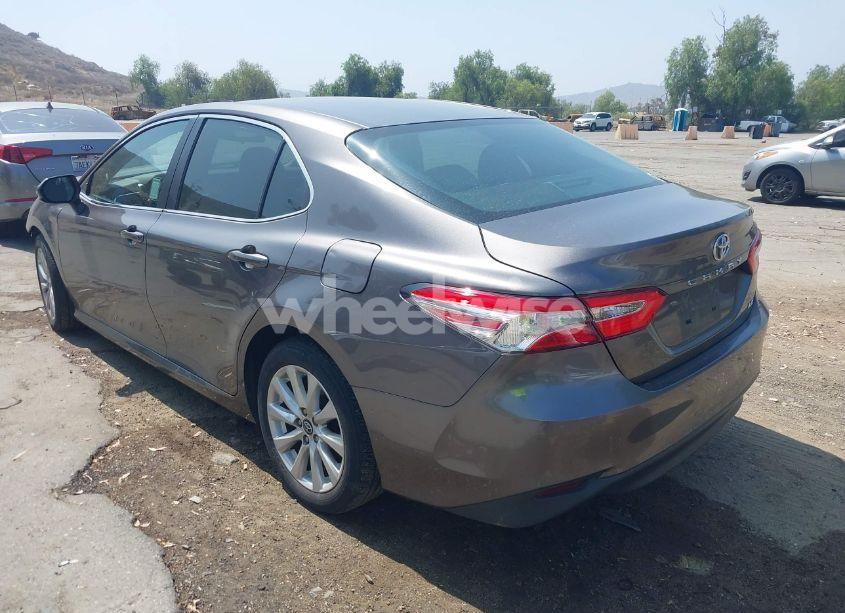 Photo 3 of 2018 Toyota Camry LE (VIN 4T1B11HK7JU535902)