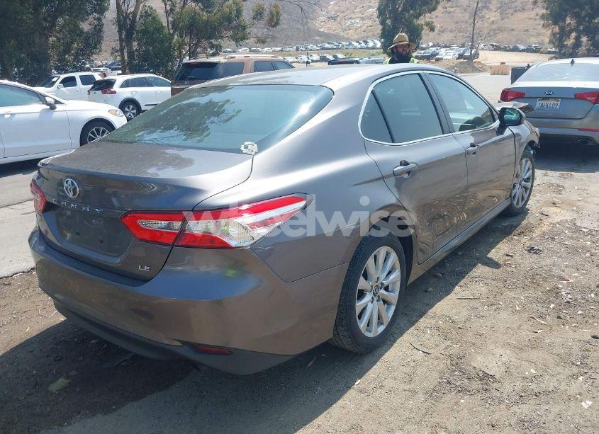 Photo 4 of 2018 Toyota Camry LE (VIN 4T1B11HK7JU535902)