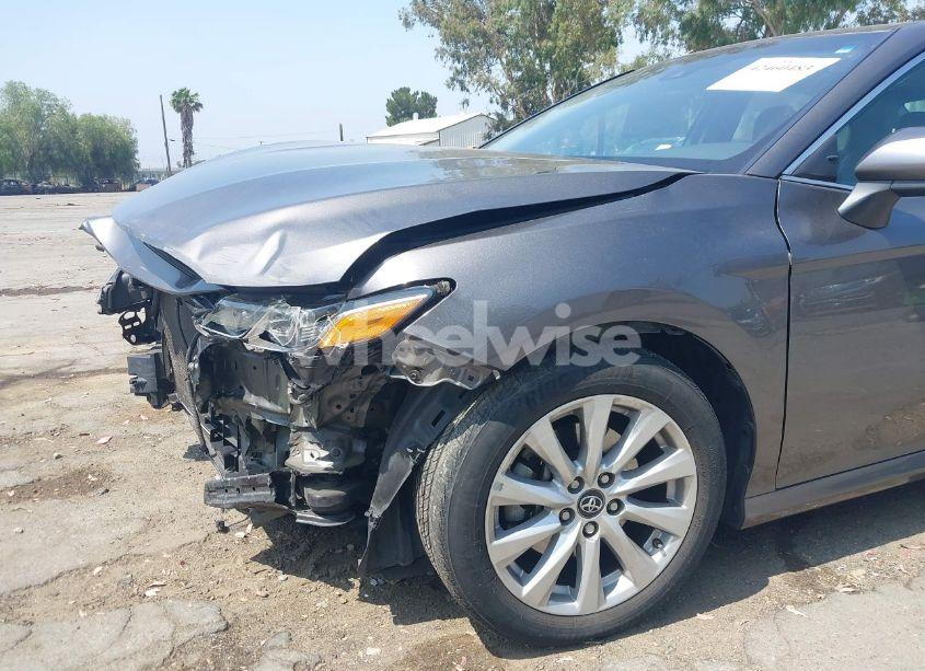 Photo 6 of 2018 Toyota Camry LE (VIN 4T1B11HK7JU535902)