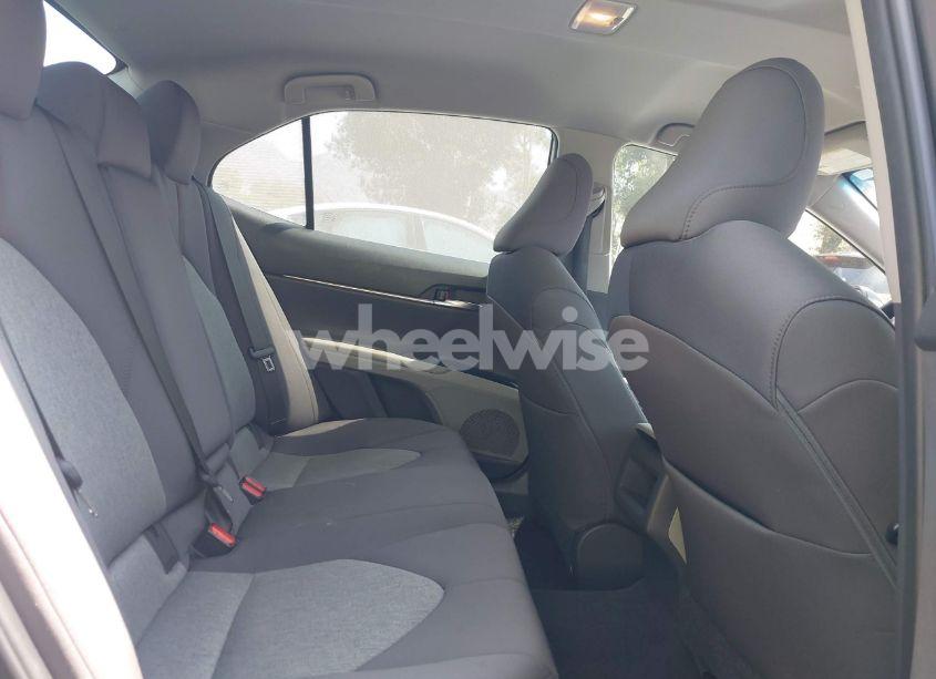 Photo 8 of 2018 Toyota Camry LE (VIN 4T1B11HK7JU535902)