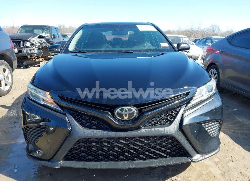 Photo 12 of 2018 Toyota Camry SE (VIN 4T1B11HK7JU545314)