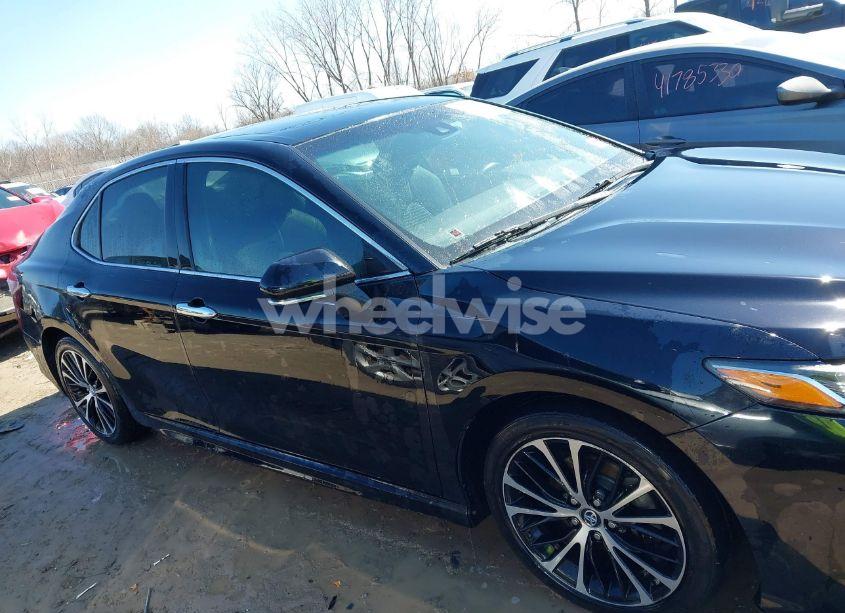 Photo 13 of 2018 Toyota Camry SE (VIN 4T1B11HK7JU545314)