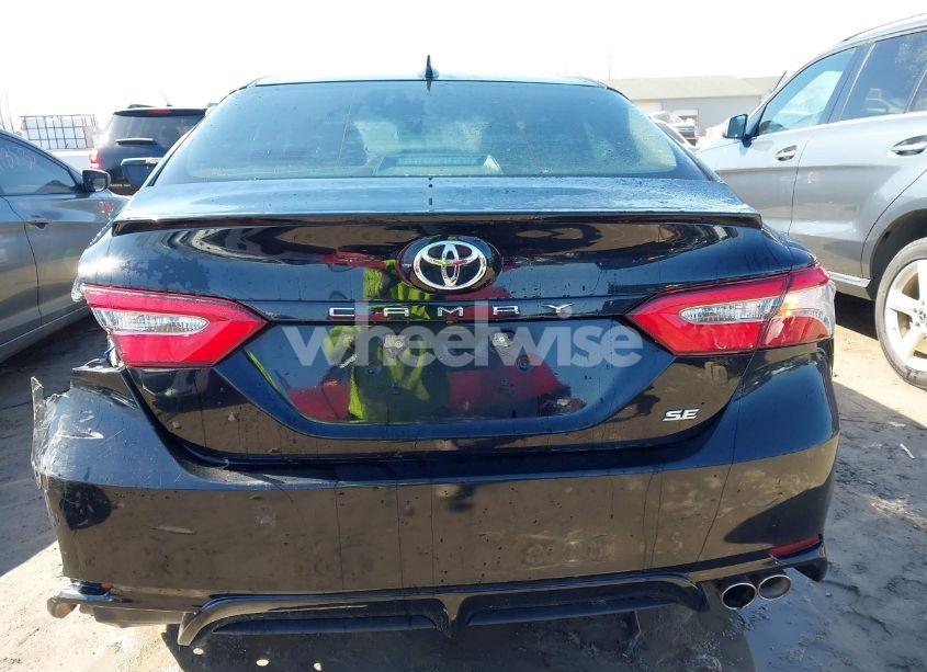 Photo 16 of 2018 Toyota Camry SE (VIN 4T1B11HK7JU545314)