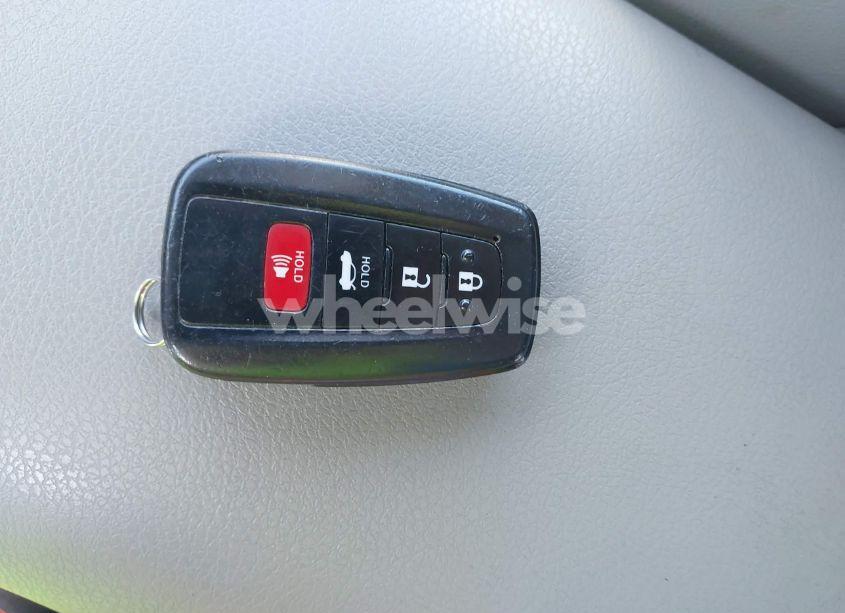 Photo 11 of 2018 Toyota Camry SE (VIN 4T1B11HK7JU556345)