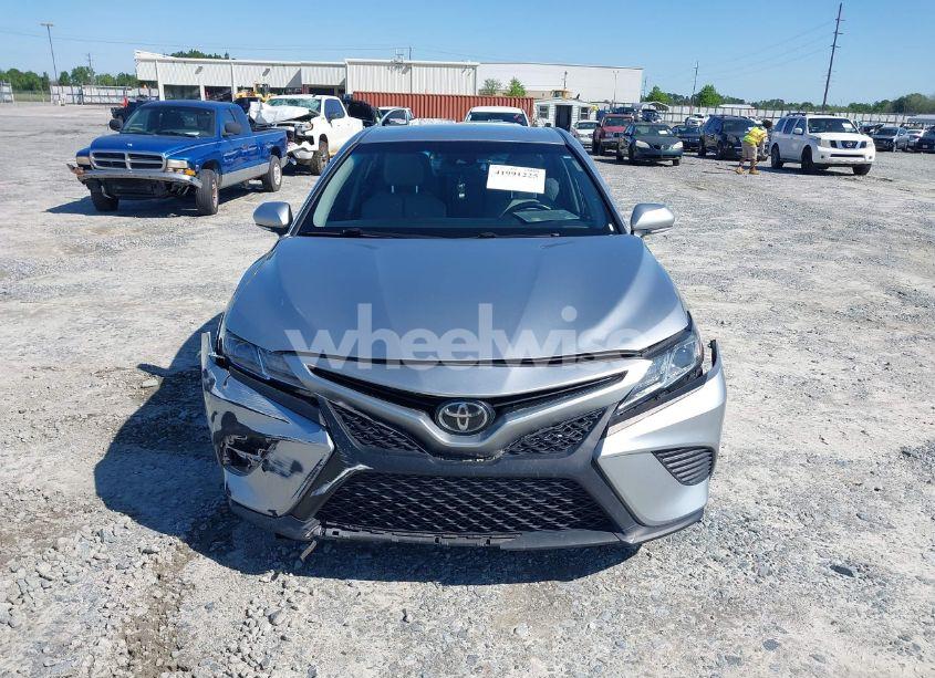 Photo 12 of 2018 Toyota Camry SE (VIN 4T1B11HK7JU556345)