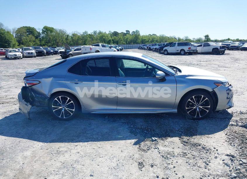 Photo 13 of 2018 Toyota Camry SE (VIN 4T1B11HK7JU556345)